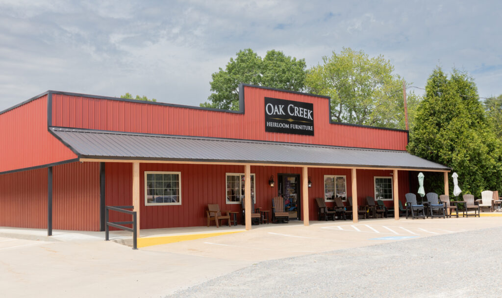 Oak Creek Amish Furniture locataaed in Nash, Texas